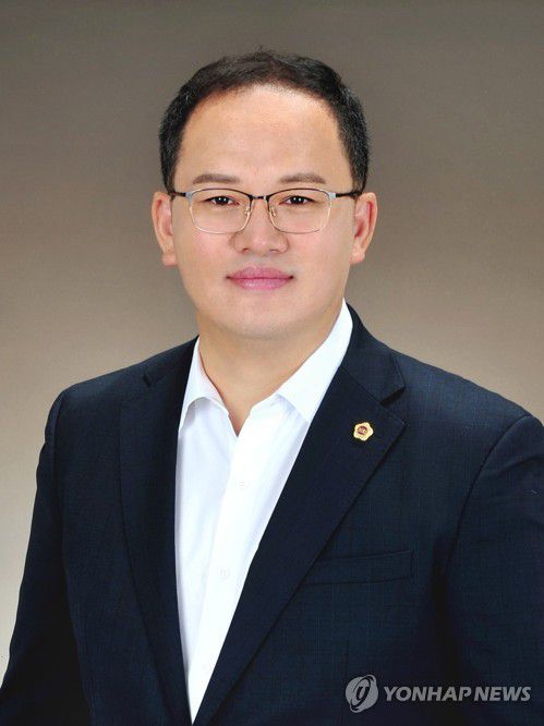 울산시의회 서휘웅 의원(울산=연합뉴스) 이상현 기자 = 울산시의회 서휘웅 의원.  [울산시의회 제공.재판매 및 DB 금지] leeyoo@yna.co.kr