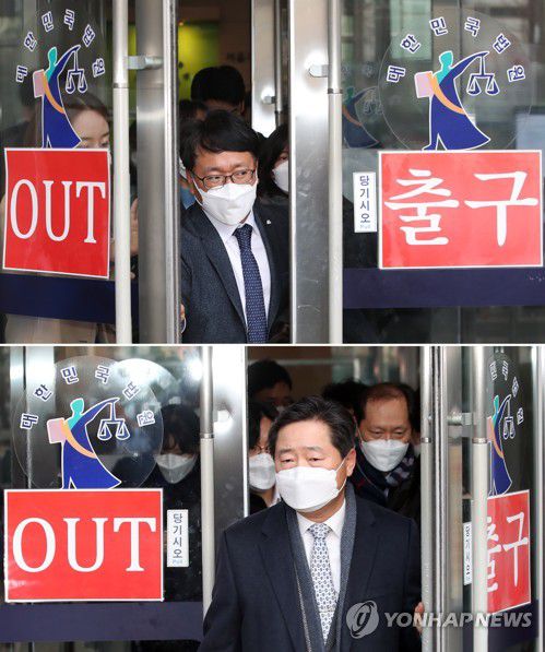 윤석열 검찰총장 정직 집행정지 1차 심문 종료(서울=연합뉴스) 임헌정 기자 = 22일 오후 서울 서초구 서울행정법원에서 열린 윤석열 검찰총장에 대한 정직 처분 집행정지 재판 1차 심문이 끝난 뒤 법무부 측 이옥형 변호사(위쪽), 윤 총장 측 이석웅, 이완규 변호사가 각각 법정을 나서고 있다. 2020.12.22 kane@yna.co.kr