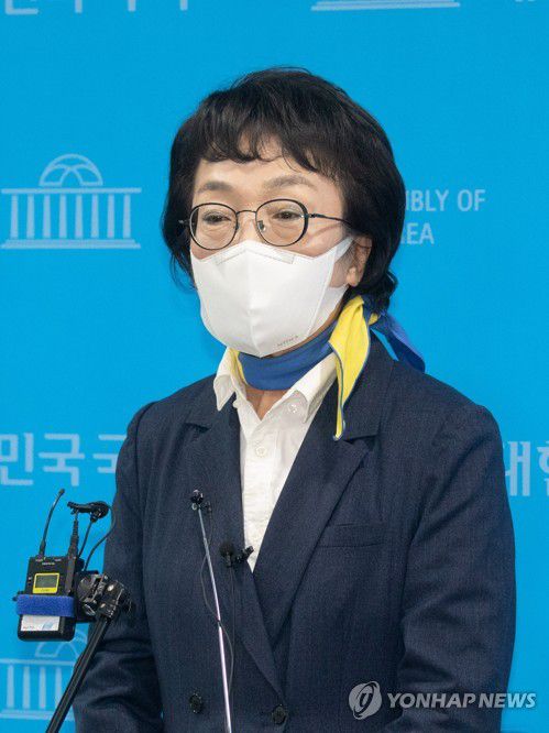 국회의원직 사퇴 배수진 친 열린민주당 김진애 서울시장 후보(서울=연합뉴스) 안정원 기자 = 2021.3.2 jeong@yna.co.kr