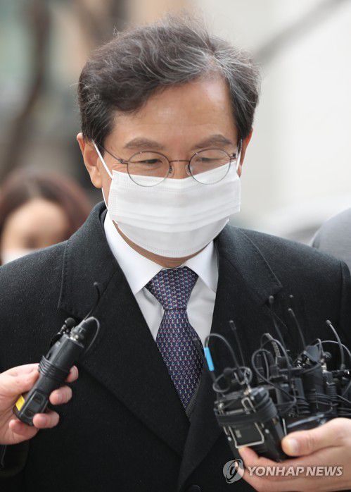 영장심사 출석하는 윤갑근[연합뉴스 자료사진]