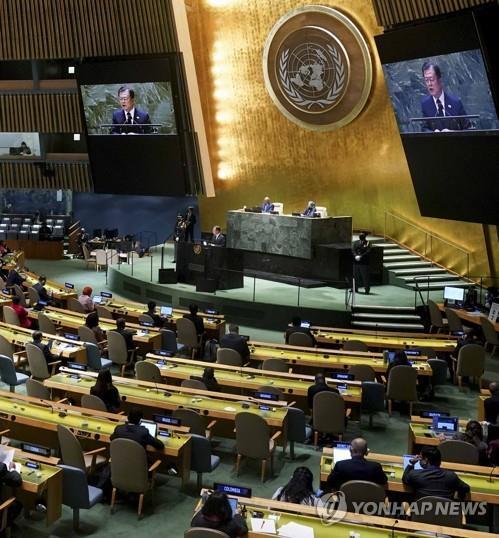 기조연설 하는 문재인 대통령 (뉴욕=연합뉴스) 최재구 기자 = 문재인 대통령이 21일(현지시각) 미국 뉴욕 유엔 총회장에서 기조연설을 하고 있다. 2021.9.22      jjaeck9@yna.co.kr