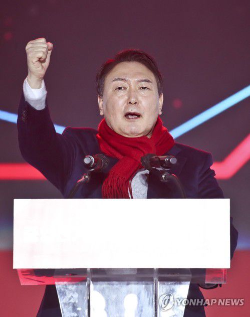 선대위 출범식에서 연설하는 윤석열 후보(서울=연합뉴스) 국민의힘 윤석열 대선 후보가 6일 오후 서울 송파구 올림픽공원 체조경기장에서 열린 국민의힘 제20대 대통령선거 선거대책위원회 출범식에서 연설을 하고 있다. 2021.12.6 [국회사진기자단] toadboy@yna.co.kr