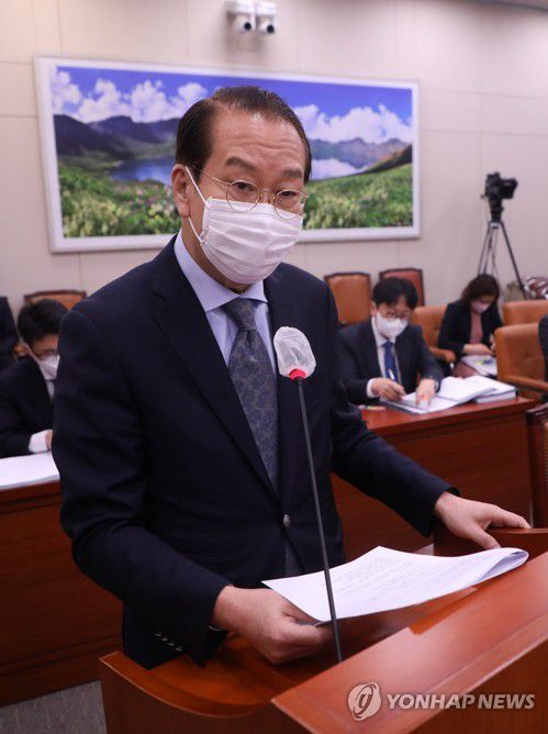 모두발언 하는 권영세 통일부 장관 후보자(서울=연합뉴스) 백승렬 기자 = 권영세 통일부 장관 후보자가 12일 국회에서 열린 인사청문회에서 모두발언을 하고 있다. 2022.5.12 [국회사진기자단] srbaek@yna.co.kr