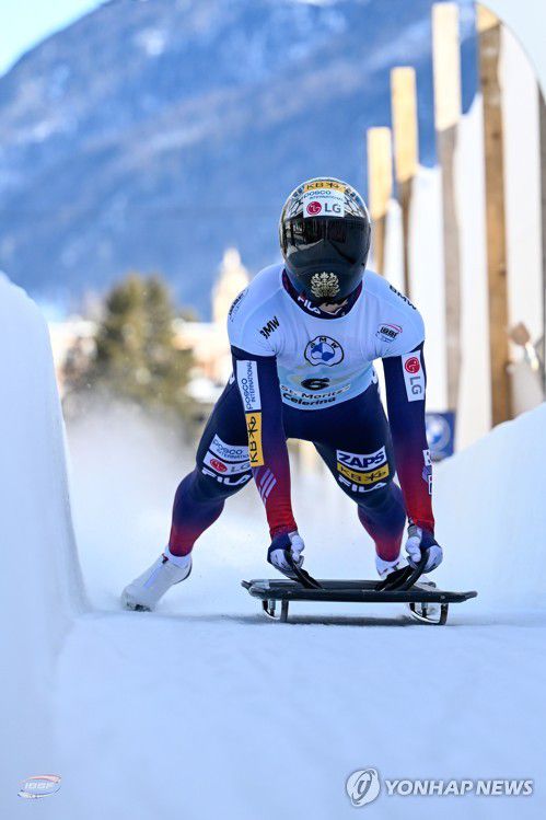 스켈레톤 정승기, 세계선수권 동메달(서울=연합뉴스) 정승기가 27일 스위스 생모리츠에서 열린 2022-2023 국제봅슬레이스켈레톤경기연맹(IBSF) 세계선수권대회 남자 스켈레톤 경기에서 피니시 라인에 도착하고 있다.      정승기는 1∼4차 시기 합계 4분31초17로 3위에 자리해 동메달을 목에 걸며 생애 처음으로 세계선수권 입상에 성공했다. 2023.1.27 [국제봅슬레이스켈레톤경기연맹(IBSF) 제공. 재판매 및 DB 금지] photo@yna.co.kr