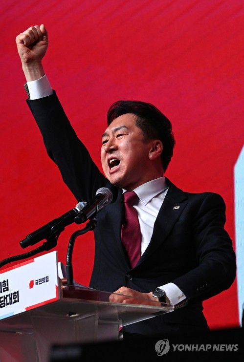 김기현, 당 대표 수락연설(고양=연합뉴스) 이정훈 기자 = 8일 오후 경기도 고양시 일산 킨텍스에서 열린 국민의힘 제3차 전당대회에서 김기현 신임 당 대표가 당 대표 수락연설을 하고 있다. 2023.3.8 [공동취재] uwg806@yna.co.kr