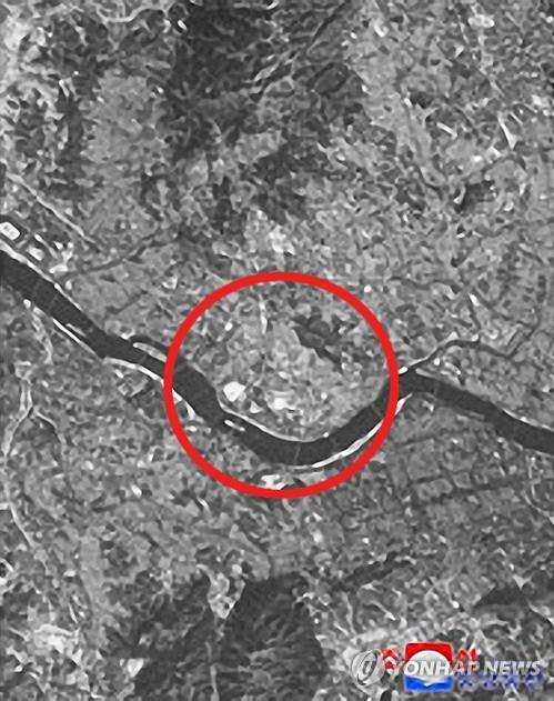 북한, 위성시험품서 촬영 추정 '용산 대통령실' 주변 공개(평양 조선중앙통신=연합뉴스) 북한 국가우주개발국은 지난 18일 평안북도 철산군 동창리 서해위성발사장에서 정찰위성 개발을 위한 최종 단계의 중요 시험을 했다고 19일 조선중앙통신이 보도했다. 사진은 북한이 위성시험품 탑재체에서 촬영했다고 공개한 용산 대통령 집무실이 있는 삼각지 일대. 2022.12.19      [국내에서만 사용가능. 재배포 금지. For Use Only in the Republic of Korea. No Redistribution] nkphoto@yna.co.kr