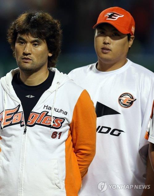 2012년 한화에서 함께 뛰었던 박찬호와 류현진[연합뉴스 자료사진]