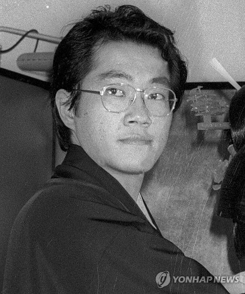 만화 '드래곤볼'·'닥터 슬럼프' 그린 日 도리야마 아키라 작가(도쿄 교도=연합뉴스) 한국에서도 큰 인기를 끈 일본 만화 '드래곤볼'과 '닥터 슬럼프'를 그린 작가 도리야마 아키라가 지난 1일 급성 경막하 출혈로 별세했다고 현지 언론이 8일 보도했다. 향년 68세. 사진은 1982년의 고인. chungwon@yna.co.kr [연합뉴스 자료사진]