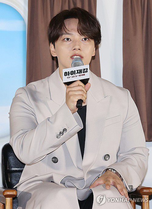 인사말하는 여진구(서울=연합뉴스) 이재희 기자 = 배우 여진구가 22일 오전 서울 CGV 용산아이파크몰점에서 열린 영화 '하이재킹' 제작보고회에서 인사말을 하고 있다. 2024.5.22 scape@yna.co.kr