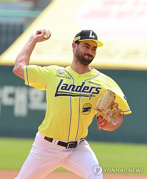 SSG 선발 투수 화이트(인천=연합뉴스) 임순석 기자 = 11일 인천 SSG랜더스필드에서 열린 프로야구 2025 신한 SOL 뱅크 KBO리그 KIA 타이거즈와 SSG 랜더스의 더블헤더 1차전. SSG 선발 투수 화이트가 역투하고 있다. 2025.5.11 soonseok02@yna.co.kr