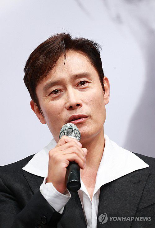 질문에 답하는 이병헌(부천=연합뉴스) 진연수 기자 = 배우 이병헌이 4일 오후 경기도 부천시 현대백화점 중동점에서 열린 제29회 부천국제판타스틱영화제 배우 특별전 '더 마스터: 이병헌' 기자회견에서 질문에 답하고 있다. 2025.7.4 jin90@yna.co.kr