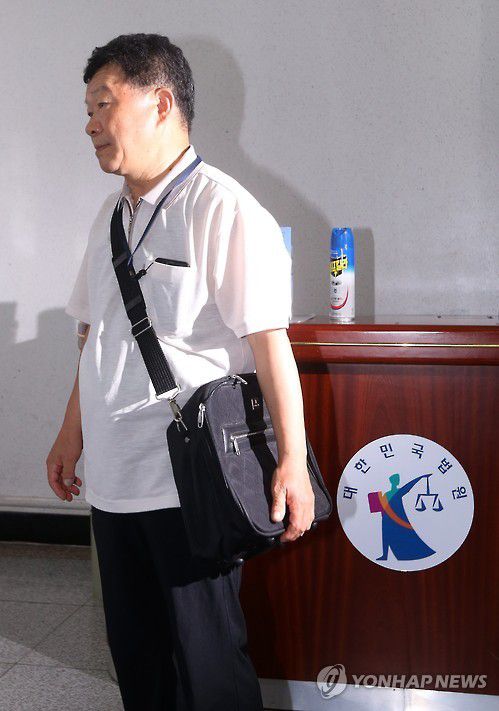 법원에 들어가는 정현조 씨[연합뉴스 자료사진]