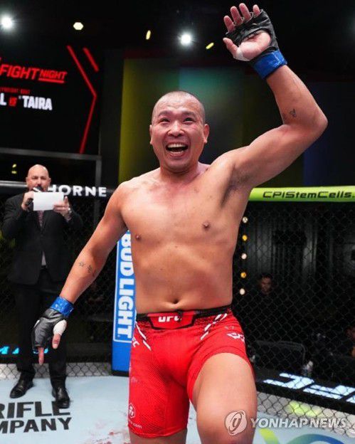 판정승 후 기뻐하는 박준용[UFC 제공. 재판매 및 DB 금지]