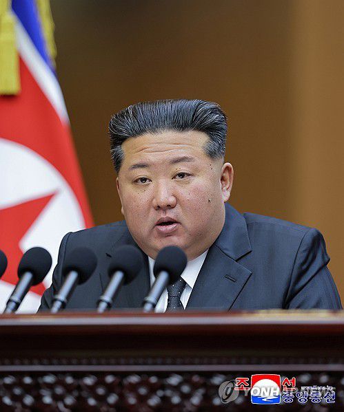 최고인민회의서 연설하는 김정은(평양 조선중앙통신=연합뉴스) 북한 최고인민회의 제14기 제13차 회의가 지난 20-21일 평양 만수대의사당에서 진행됐다고 조선중앙통신이 22일 보도했다. 2025.9.22      [국내에서만 사용가능. 재배포 금지. For Use Only in the Republic of Korea. No Redistribution] nkphoto@yna.co.kr