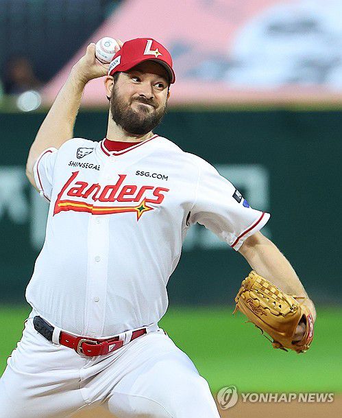 역투하는 앤더슨(인천=연합뉴스) 임순석 기자 = 22일 인천 SSG랜더스필드에서 열린 2025 프로야구 두산 베어스와 SSG 랜더스의 경기. SSG 선발 투수 앤더슨이 역투하고 있다. 2025.9.22 soonseok02@yna.co.kr