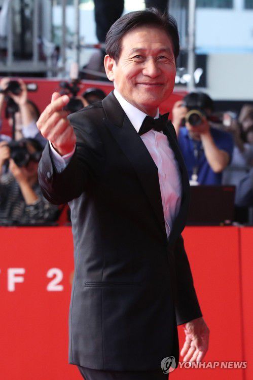 2019년 제24회 부산국제영화제 개막식에서 배우 안성기[연합뉴스 자료사진]