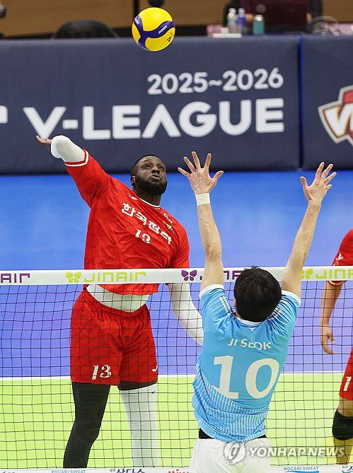 공격하는 베논(수원=연합뉴스) 홍기원 기자 = 20일 경기도 수원실내체육관에서 열린 프로배구 V리그 남자부 한국전력 빅스톰과 대한항공 점보스의 경기. 한국전력 베논이 공격하고 있다. 2026.1.20 xanadu@yna.co.kr