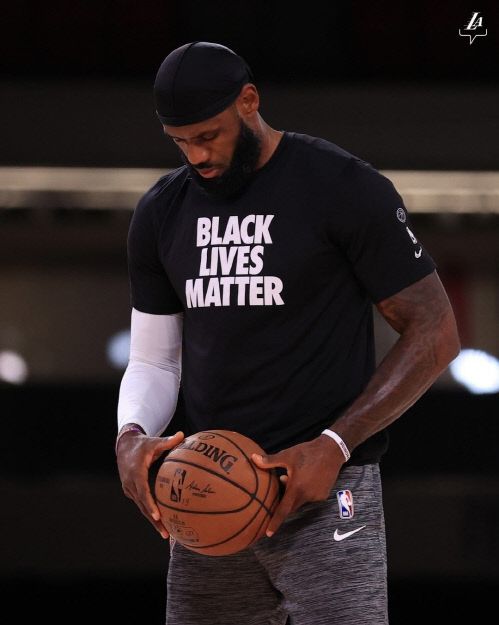 농구선수 르브론 제임스. 출처|LA 레이커스