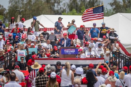 도널드 트럼프 전 미국 대통령이 9일(현지시간) 네바다주 라스베이거스에서 유세를 열고 있다. 게티이미지AFP연합뉴스