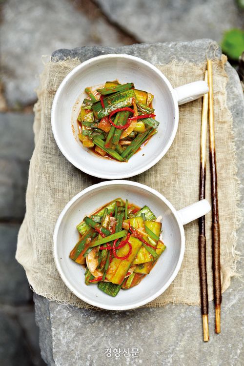 초여름은 오이김치나 오이소박이를 만들기 좋은 시기다.