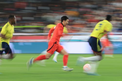 24일 밤 울산 문수축구경기장에서 열린 대한민국 대 콜롬비아 축구 대표팀의 평가전에서 손흥민이 질주하고 있다.  연합뉴스