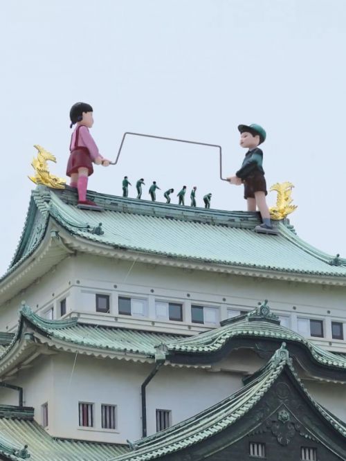 일본의 나고야성(名古屋) 천수각에서 단체 줄넘기를 하는 모습이 담긴 영상이 일본 넷플릭스 공식 계정에 올라와 논란이 됐다. 일본 넷플릭스 엑스(X) 캡처