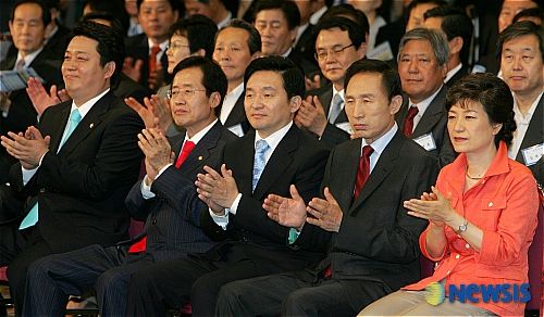 2007년 6월 28일 여의도 63빌딩 토론회에 참석한 한나라당(현 국민의힘) 17대 대선후보 경선 후보들. (왼쪽부터) 고진화 전 의원, 홍준표 의원, 원희룡 제주지사, 이명박 전 대통령, 박근혜 전 대통령./사진제공=뉴시스