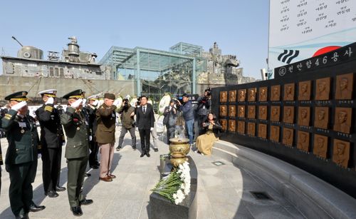 거수경례하는 천안함 전투 참전용사들
    (평택=연합뉴스) 홍기원 기자 = 26일 경기도 평택시 해군 제2함대 사령부에서 열린 '제15주기 천안함 46용사 추모식'에서 천안함 전투 참전용사들이 거수경례하고 있다. 2025.3.26 [공동취재]
    xanadu@yna.co.kr
(끝)


<저작권자(c) 연합뉴스, 무단 전재-재배포, AI 학습 및 활용 금지>