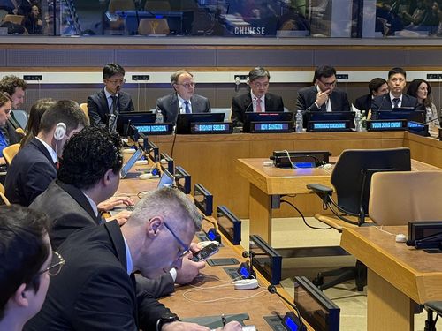 (뉴욕=연합뉴스) 이지헌 특파원 = 한국 외교부와 프랑스 외교부는 28일(현지시간) 미국 뉴욕 유엔본부에서 북한의 핵확산을 주제로 토론회를 공동주최했다. 사진은 토론회 모두발언하는 김상진 주유엔 한국대표부 차석대사(오른쪽 세번째). 2025.4.28 pan@yn.co.kr