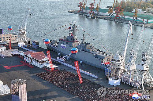 (평양 조선중앙통신=연합뉴스) 북한 김정은 국무위원장이 참석한 가운데 5,000t급 신형다목적구축함 '최현호' 진수식이 지난 25일 남포조선소에서 진행됐다고 조선중앙통신이 26일 보도했다. 2025.4.26 
    [국내에서만 사용가능. 재배포 금지. For Use Only in the Republic of Korea. No Redistribution] nkphoto@yna.co.kr