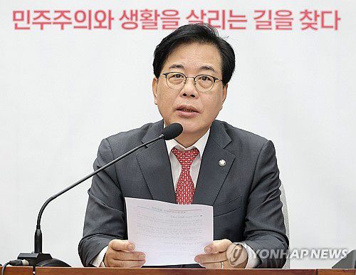 (서울=연합뉴스) 류영석 기자 = 국민의힘 송언석 원내대표가 17일 서울 여의도 국회에서 열린 국정감사 대책회의에서 발언하고 있다. 2025.10.17 ondol@yna.co.kr