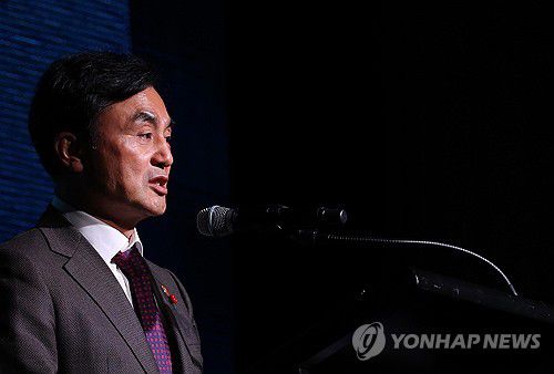 (서울=연합뉴스) 이지은 기자 = 3일 서울 용산구 그랜드하얏트에서 열린 국방 AI 생태계 발전포럼에서 안규백 국방부 장관이 개회사를 하고 있다. 2025.12.3 jieunlee@yna.co.kr