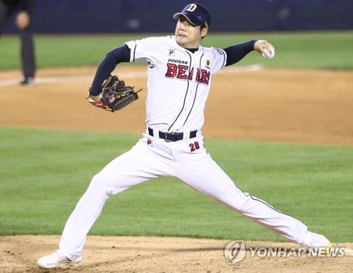 플레이오프 출전 명단에 이름을 올린 두산 베어스 투수 장원준 사진=연합뉴스