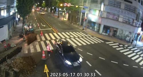 음주 사고를 내고 도주하는 벤츠 승용차/사진=부산 경찰청 제공,연합뉴스