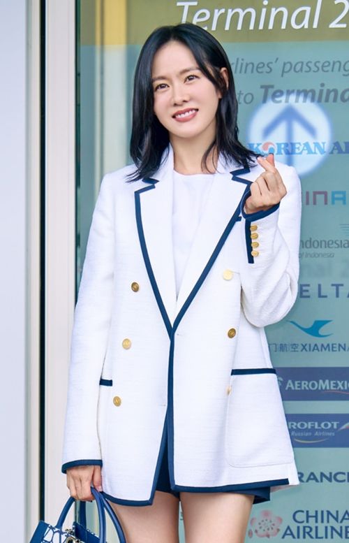 배우 손예진이 득남 후 첫 외출에 나섰다. 사진=발렌티노