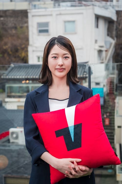 ‘피라미드 게임’ 속 학교폭력의 가해자 백하린 역으로 열연을 펼쳤던 배우 장다아와 인터뷰를 진행했다. / 사진 = 티빙