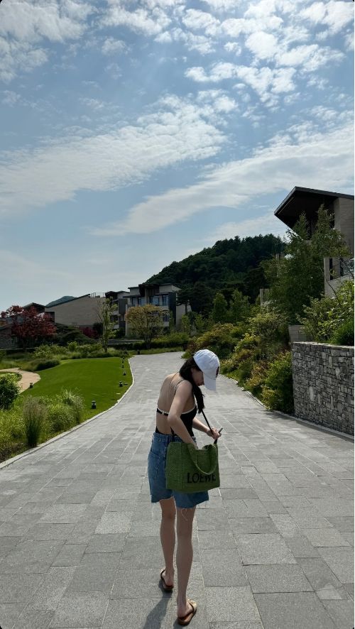 손연재는 산뜻한 미소와 함께 건강한 매력을 뽐내며 눈길을 사로잡았다. 사진=손연재 SNS