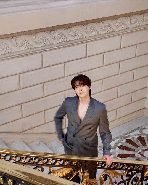 이종석이 다양한 패션 스타일로 눈길을 사로잡았다. 사진=이종석 SNS