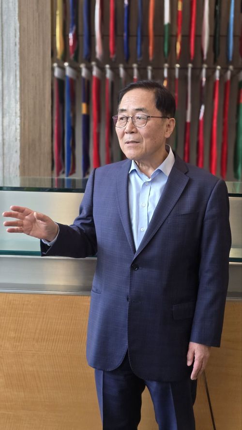 43년간의 투자업무에서 은퇴한 추흥식 세계은행(WB) 최고투자고문(전 한은 외자운용원장)이 세계은행에서의 근무 마지막날 매일경제와 만나 인터뷰하고 있다. [최승진 워싱턴 특파원]