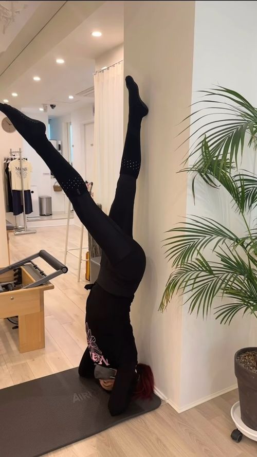 배우 김희선이 또 한 번 자신을 깨우고 있다.  사진=김희선 SNS