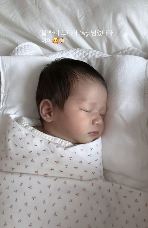 가수 겸 배우 손담비가 출산 2주 만에 다이어트를 시작하며, 육아와 몸매 관리를 동시에 시작한 ‘현실 엄마’의 일상을 전했다. 사진=손담비 SNS