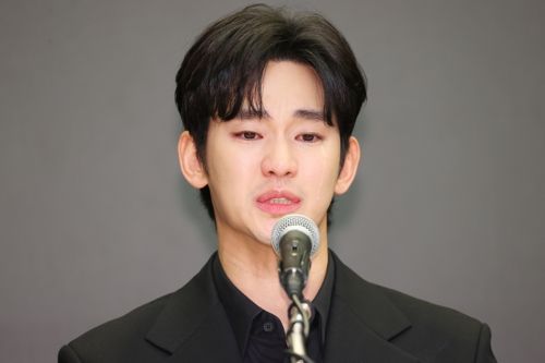 ‘사생활 논란’ 김수현 눈물의 기자회견 [사진 출처 = 연합뉴스]