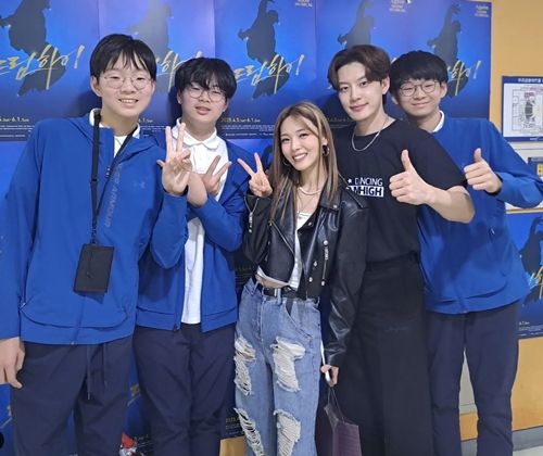 배우 송일국의 삼둥이 대한, 민국, 만세가 폭풍 성장한 근황을 공개했다. 사진=송일국 SNS