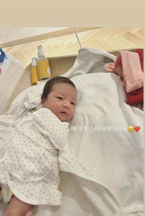 가수 겸 배우 손담비가 사랑스러운 육아 일상을 전했다. 사진=손담비 SNS