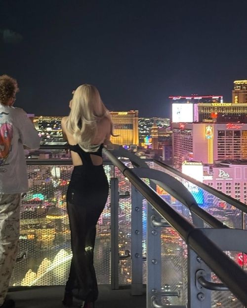 그룹 블랙핑크의 멤버 로제가 라스베이거스에서 압도적인 아우라를 뽐냈다. 사진=로제 SNS