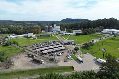 16일(현지시간) 드론을 이용해 촬영된 브라질 히우그란지두술주(州) 양계 시설. [사진 출처 = 로이터, 연합뉴스]