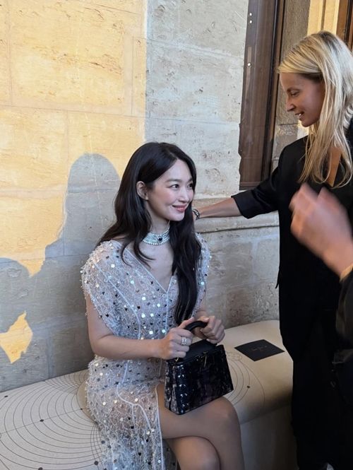 배우 신민아가 영화 같은 비주얼을 선보였다. 사진=신민아 SNS