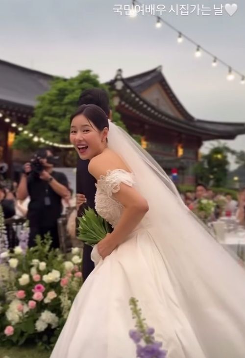 배우 박하나와 전 농구선수 김태술이 영화 같은 결혼식을 올렸다. 사진=문지인 외 지인 SNS
