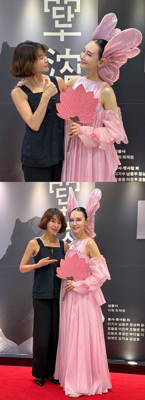 배우 예지원이 채시라의 전통무용극 무대를 응원하며 ‘미녀 선후배’의 훈훈한 우정을 자랑했다.