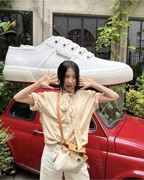 배우 박하선이 SNS를 통해 파리 일상을 공개해 팬들의 눈길을 사로잡았다. 사진=박하선 SNS